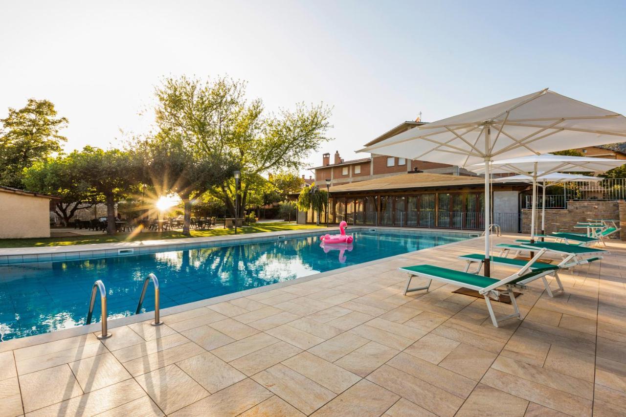 Catignano Hotel Gubbio Bagian luar foto